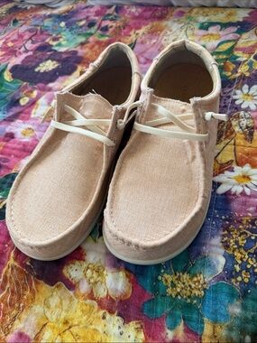 Revitalign Casual Canvas Slip-On Sneakers in sparkly Light Peach